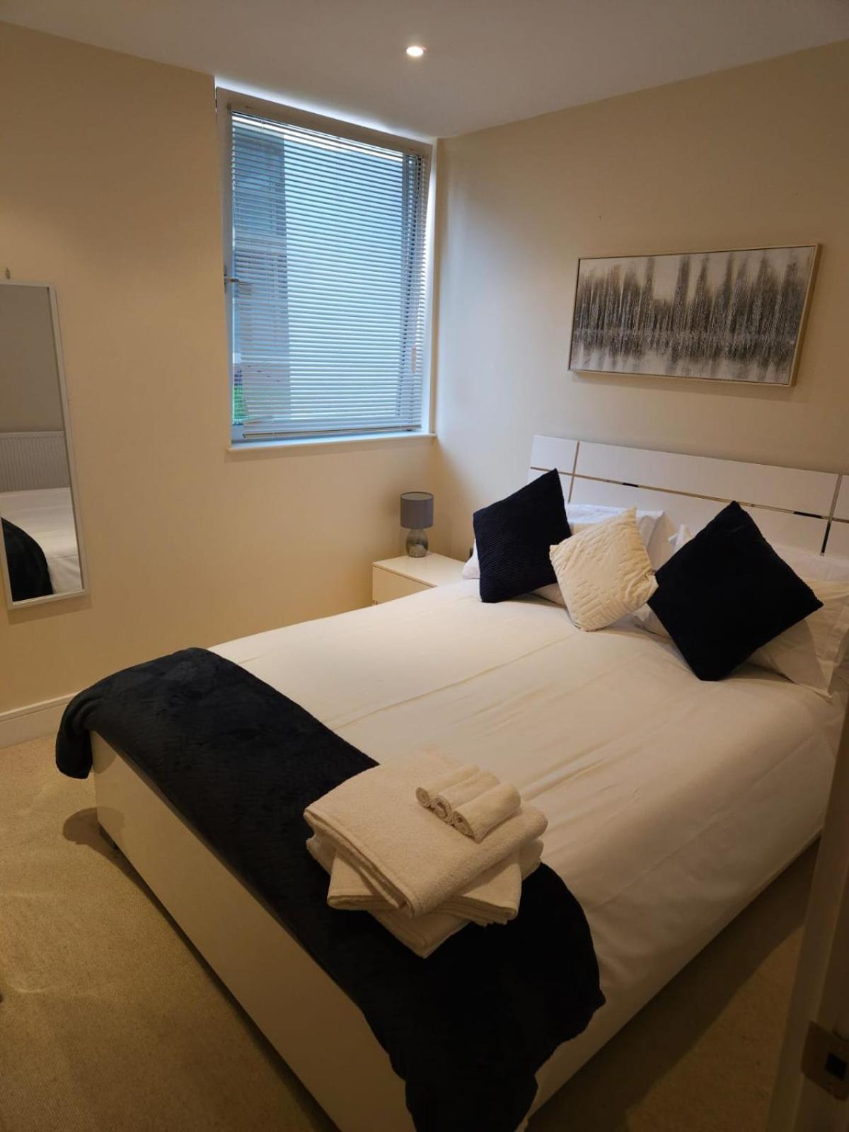Comfy Spacious Apartment In Canary Wharf London Exterior photo